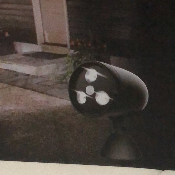 NEW Sharper Image Wireless Motion Sensor LED Spotlight-300 Lumens-Black - Picture 4 of 16